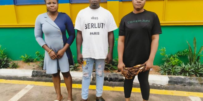 *ENUGU POLICE OPERATIVES ARREST INDIVIDUALS INVOLVED IN THE VIRAL VIDEO OF A YOUNG LADY BEING BEATEN, STRIPPED AND HAIR FORCEFULLY